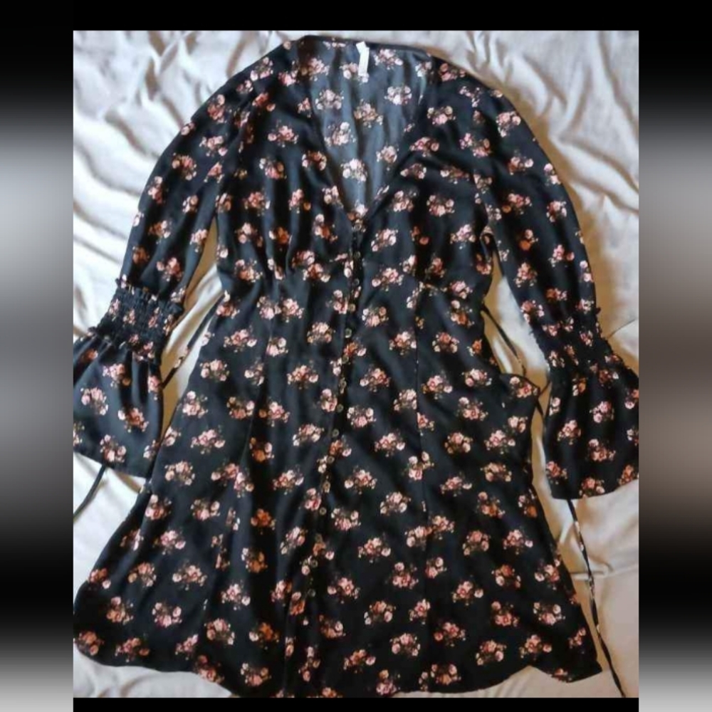 Xhilaration Size Large Boho Bell Sleeve Black Floral Pattern Mini Dress